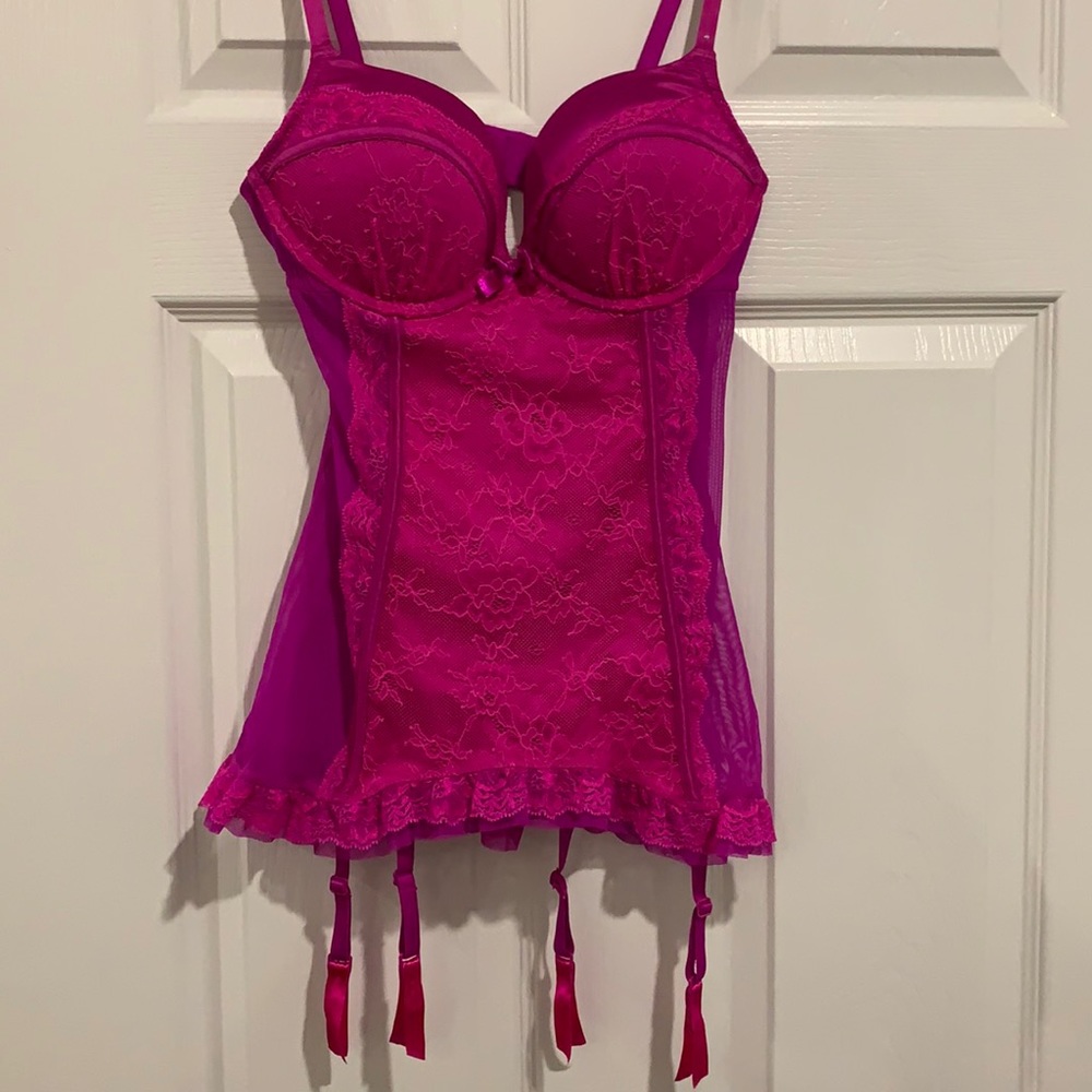 Bright pink garter set!